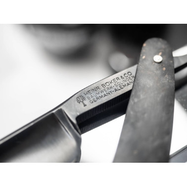 Rasoir coupe-chou en bois d'Amboine noire signé Böker