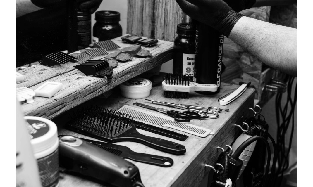 Les outils incontournables pour être aussi bien équipé qu’un barbier chez soi! Les outils incontournables pour être aussi bien équipé qu’un barbier chez soi!